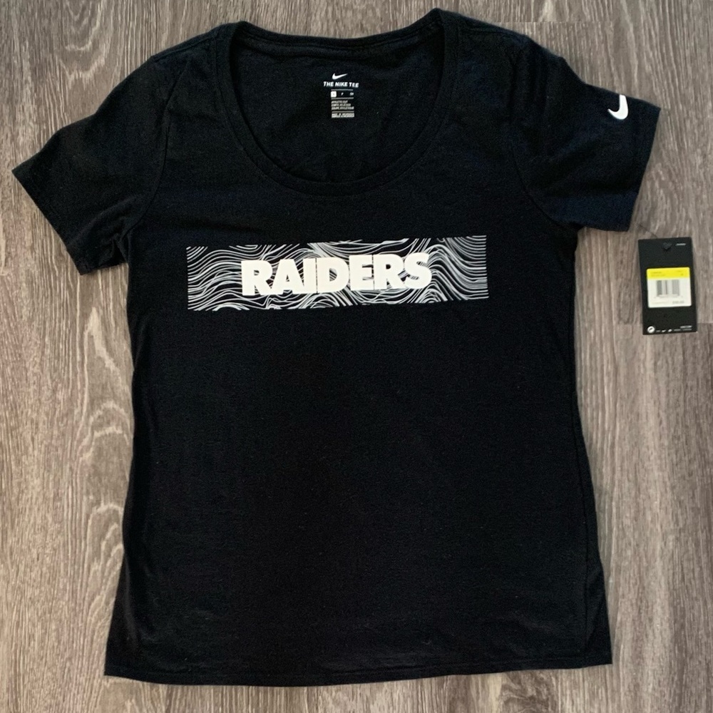 NWT Nike Raiders Womens Small T-shirt scoop neck